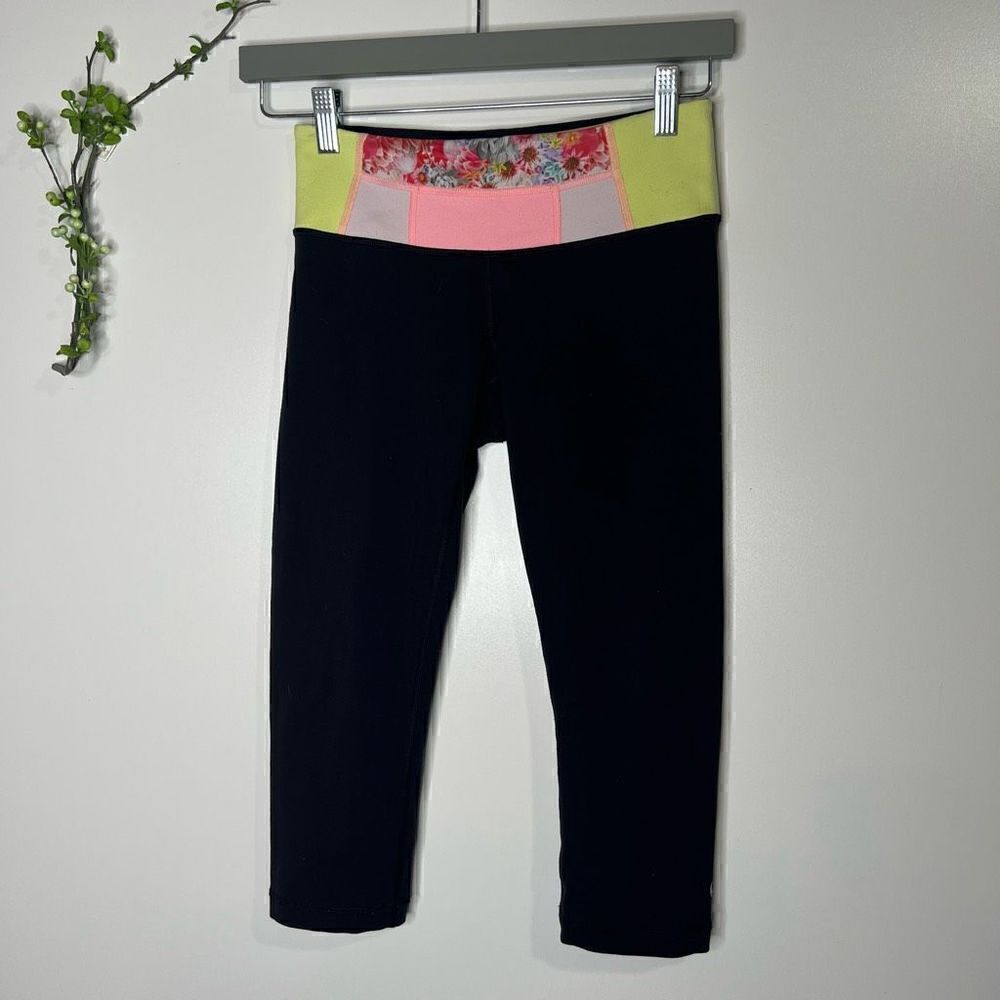 Lululemon Wunder Under Crop Capri Full On Luon Reversible Floral Quilt